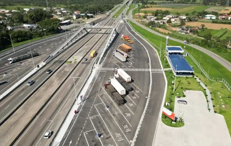 Área de descanso na BR-101/SC já atendeu mais de 50 mil caminhoneiros